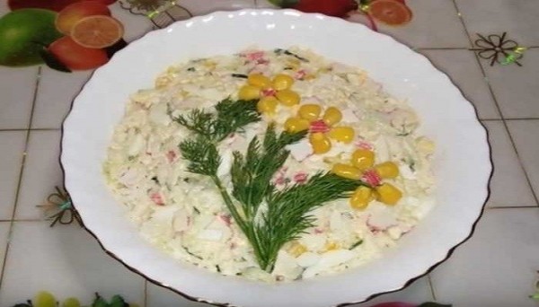 Салаты с крабовыми палочками и рисом — приготовление по классическим рецептам Салаты с крабовыми палочками и рисом — приготовление по классическим рецептам
