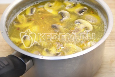 Суп с фрикадельками и грибами
