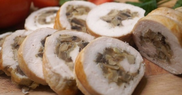 Куриный рулет на пару в мультиварке Куриный рулет на пару в мультиварке