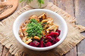 Салат из свеклы с грибами