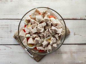 Салат с куриной грудкой и перепелиными яйцами Салат с куриной грудкой и перепелиными яйцами