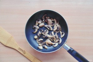 Слоеный салат с курицей и картофелем