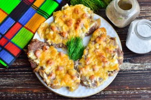 Свинина с ветчиной и сыром в духовке