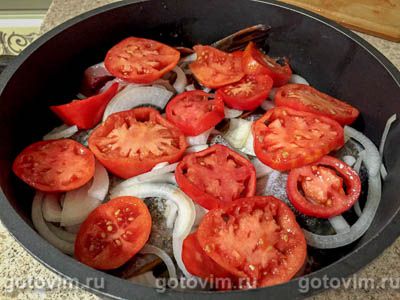 Тушеная щука с помидорами и луком Тушеная щука с помидорами и луком
