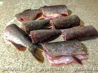 Тушеная щука с помидорами и луком Тушеная щука с помидорами и луком