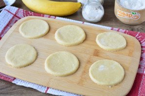 Песочное печенье с бананом и шоколадом