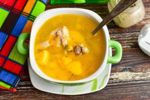Суп с мясом и зеленым горошком Суп с мясом и зеленым горошком