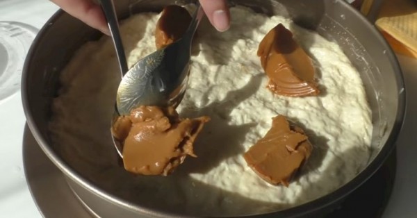 Ленивый пирог со сгущенкой