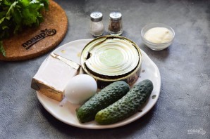 Салат со шпротами и огурцами Салат со шпротами и огурцами