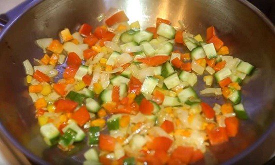 Как приготовить жареный рис с овощами и яйцом на сковороде вкусно по простым рецептам
Как приготовить жареный рис с овощами и яйцом на сковороде вкусно по простым рецептам