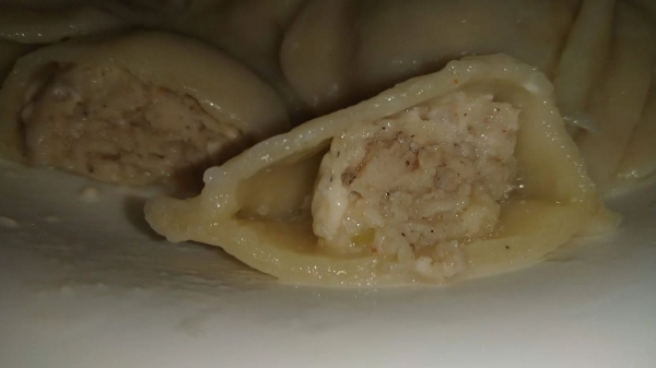 Домашние пельмени с куриным фаршем Домашние пельмени с куриным фаршем