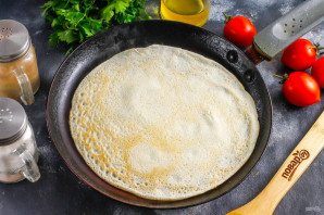 Блинный торт с помидорами и сыром