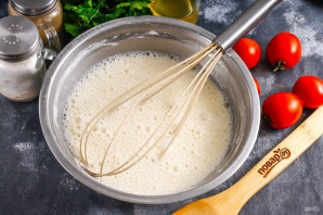 Блинный торт с помидорами и сыром