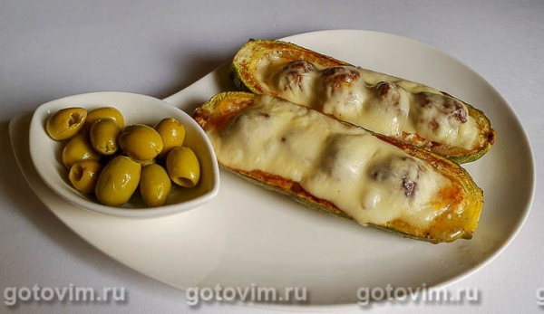 Цуккини (кабачки) с мясными фрикадельками и сыром Цуккини (кабачки) с мясными фрикадельками и сыром