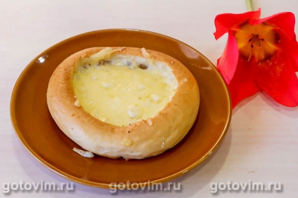 Фаршированные бублики с колбасой и сыром в духовке