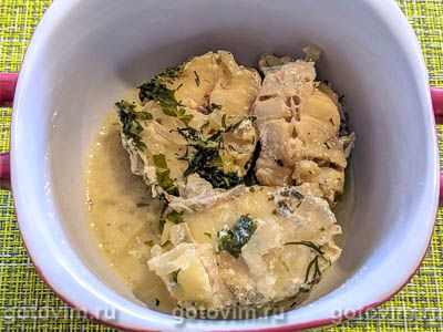 Минтай в молоке, тушенный с луком и зеленью Минтай в молоке, тушенный с луком и зеленью