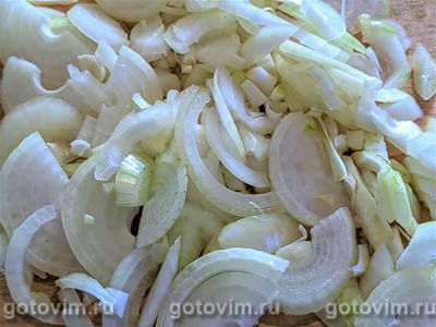 Минтай в молоке, тушенный с луком и зеленью Минтай в молоке, тушенный с луком и зеленью