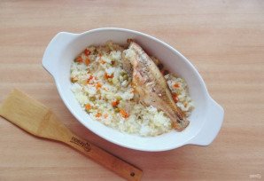 Морской окунь с рисом в духовке