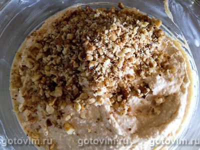 Пасха с вареной сгущенкой и грецкими орехами