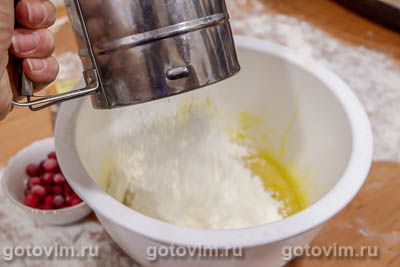 Пирог с клюквой в мультиварке