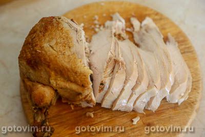 Пита с курицей, помидорами и соусом дзадзики
