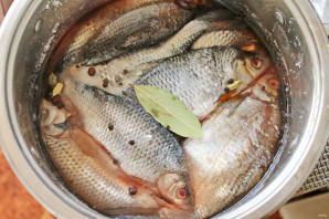 Пряный посол речной рыбы