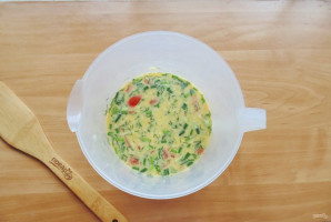 Рулет из омлета с овощами