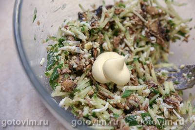 Салат &laquo;Муравейник&raquo; из картофельной соломки со шпротами