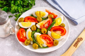 Салат с копчеными яйцами