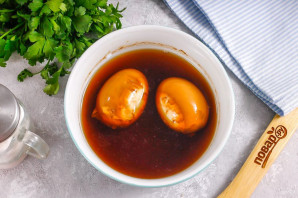 Салат с копчеными яйцами
