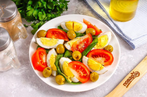 Салат с копчеными яйцами