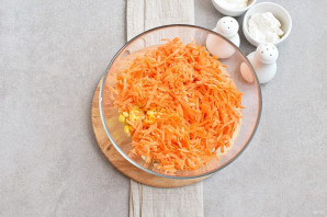 Салат с морковью и кукурузой