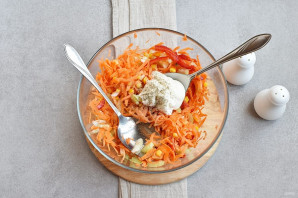 Салат с морковью и кукурузой