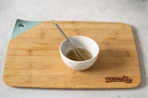 Салат с огурцом и капустой кольраби