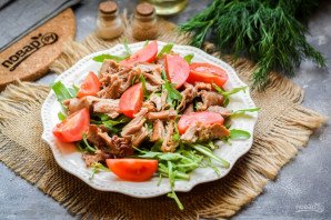 Салат с рукколой и индейкой