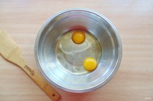 Шоколадный торт со взбитыми сливками