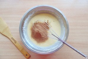 Шоколадный торт со взбитыми сливками