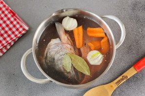 Суп с лапшой и лососем