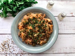 Тушеная капуста с грибами и фасолью