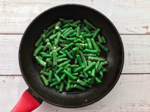 Тушеная капуста с грибами и фасолью